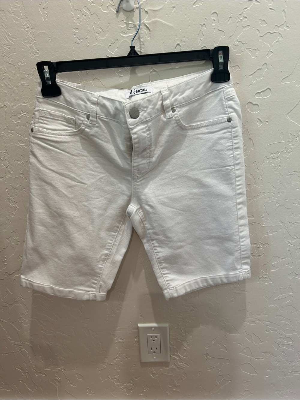 d. jeans White Women's Denim Bermuda Shorts Mid-Rise